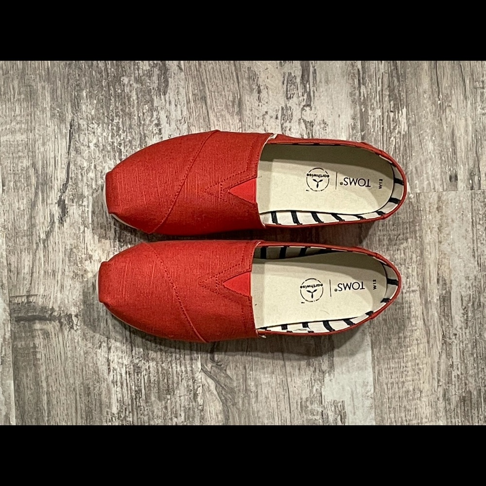 Women’s Tom’s shoes